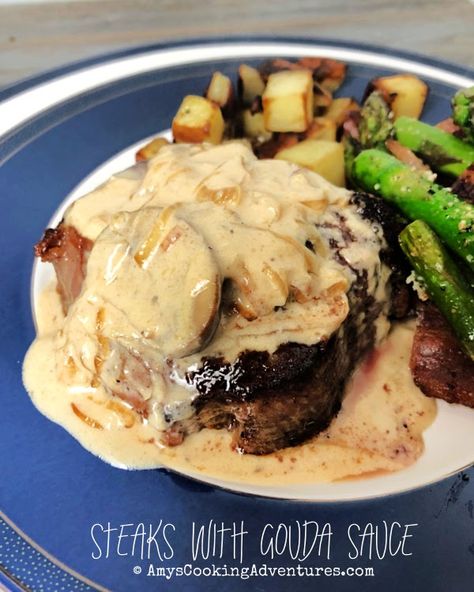 Steaks with Gouda Sauce Gouda Sauce, Steak Recipes Pan, Gouda Cheese Recipes, Gouda Recipe, Steak Toppings, Smoked Gouda Cheese, Blue Cheese Salad, Smoked Gouda, Gouda Cheese