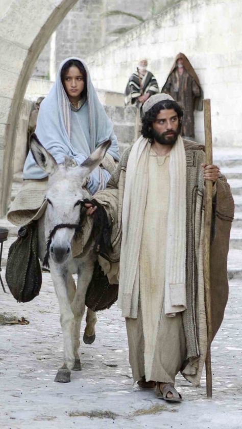 Keisha Castle-Hughes as Mary and Oscar Isaac as Joseph in "The Nativity Story" (2006) Nativity Images, Biblical Clothing, Biblical Costumes, Nativity Costumes, Nativity Story, Broadway Costumes, Roi Mage, Jesus Christ Painting, The Nativity Story