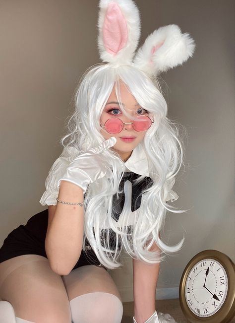 White Rabbit Alice In Wonderland Costume, Halloween Moodboard, White Rabbit Costume, Rabbit From Alice In Wonderland, White Rabbit Costumes, Alice In Wonderland Makeup, Rabbit Cosplay, Wonderland Makeup, Alice In Wonderland Rabbit