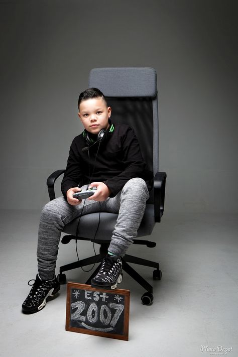 Boys 11 Year Old Picture Idea Est. 2007 Gamer Boy 10th Birthday Photoshoot, Birthday Photoshoot Ideas Boys, Boy Birthday Pictures, Photoshoot Boy, Boy Photoshoot, Senior Photos Boys, Boy Photo Shoot, Gamer Boy, Senior Pictures Boys