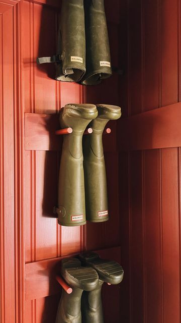 Farm Boot Storage, Wall Mount Boot Rack, Wet Boot Storage, Muck Boot Storage, Small Cabin Storage Ideas, Boot Display Ideas Bedroom, Welly Boot Storage, Boot Cupboard, Diy Boot Storage