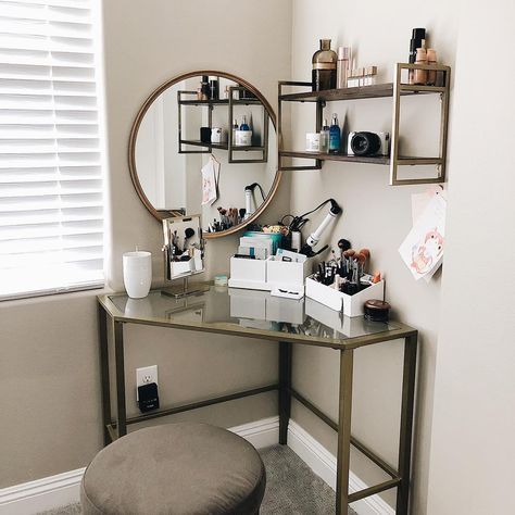 Makeup Corner In Bedroom, Corner In Bedroom, Corner Vanity Table, Makeup Room Design, Makeup Corner, Corner Makeup Vanity, Corner Vanity, Makeup Table Vanity, Vanity Ideas