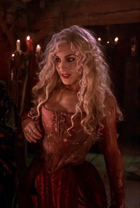 Blonde Hair Costumes, Sarah Sanderson Costume, Hermanas Sanderson, Hocus Pocus Costume, Blonde Halloween Costumes, Sarah Anderson, Sara Jessica Parker, Sarah Sanderson, Hocus Pocus Witches