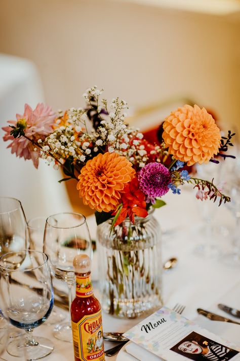 Colorful Wedding Flower Centerpieces, Dahlia Flowers Wedding, Flowers Table Wedding, Table With Flowers, Bright Wedding Table Decor, Colorful Flower Wedding Decor, Wedding Colourful Flowers, Wedding Flowers Hanging, Wedding Flower Colour Schemes