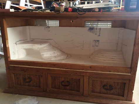 Custom Enclosure From a Dresser | DIY | Bearded Dragon .org | Bearded Dragon .org Diy Bearded Dragon Enclosure, Bearded Dragon Terrarium Ideas, Savannah Monitor, Snake Cages, Diy Reptile, Bearded Dragon Diy, Snake Terrarium, Bearded Dragon Enclosure, Bearded Dragon Terrarium