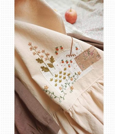 Embroidery On Corduroy, Flower Sewing, Simple Hand Embroidery Patterns, Embroidery On Kurtis, Kurti Embroidery Design, Hand Embroidery Videos, Basic Embroidery Stitches, Border Embroidery Designs, Embroidery Videos