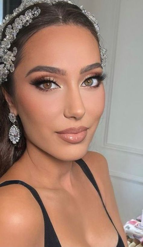 Bride Hair And Makeup 2023, Make Up Bride Wedding 2023, Beach Bride Makeup Brown Eyes, Soft Glam Make Up Green Eyes, Wedding Makeup For Bridesmaids Natural Looks, Wedding Makeup On Brunette, Bridesmade Make Up Brown Eyes, Wedding Make Up For Brunette, Natural Bride Makeup Hazel Eyes