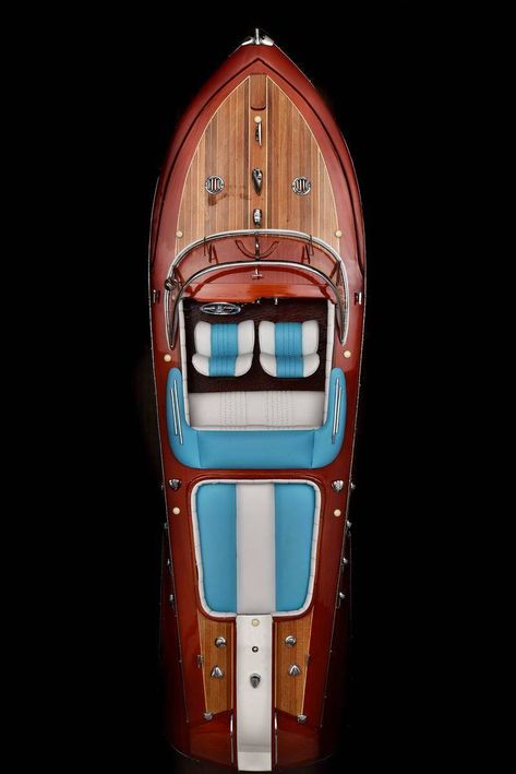 Riva Boot, Riva Aquarama, Wooden Speed Boats, Mahogany Boat, Riva Boat, Navi A Vela, Classic Wooden Boats, Wooden Boat Plans, Boat Projects