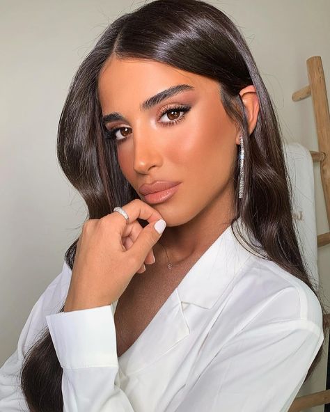 Makeup By Shani Baruch on Instagram: “LIAN 🤍 Makeup by @shanibaruch_makeup Hair by @hadarsharvit_new . . #nudelip #smokeyeyemakeup #freshskin #softglam #naturalglam…” Bold Lip Makeup, Brow And Lash, Nude Pink Lipstick, Kiss Proof Lipstick, Lash Products, Complete Makeup, Crystal Lips, Tanned Makeup, Bold Brows