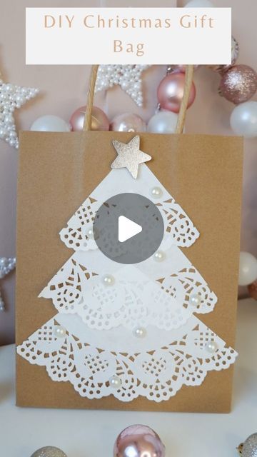 Catherine on Instagram: "DIY Christmas tree gift bags Super pretty budget gift bags. Perfect size for all the teacher gifts I have put together too. You will need: Bags 8 for £1 @georgehome Doilies £1 for 40 @onebeyondretail Pearls £1 for 70 @theworksstores Wooden stars £1.19 for 45 @therangeuk So roughly 30p a bag Will you be trying these? Don't forget to save for later and share with a friend who would love these. . #diychristmas #christmas2023 #wrappingpresents #christmasideas #christmasgiftbags #giftwrappingideas #christmaswrappingideas #giftwrapping #christmasgiftwrapping #homemadechristmas #easydiy #christmasdiy #diychristmasgifts #cardboardcrafts #christmascrafts" Diy Gift Bag Decoration Ideas, Paper Bag Christmas Tree, Paper Bag Christmas Gift Bags, Christmas Bags Diy, Christmas Gift Bags Diy, Paper Bag Decoration, Diy Gift Bags Paper, Decorated Gift Bags, Budget Gift