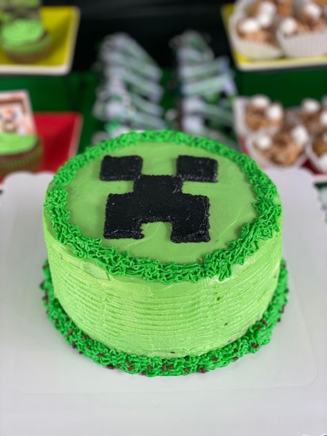 Minecraft Fondant Topper, Creeper Cake Minecraft, Minecraft Cake Easy Simple, Minecraft Cake Creeper, John Cake, Minecraft Creeper Cake, Pastel Minecraft, Creeper Cake, Minecraft Bday