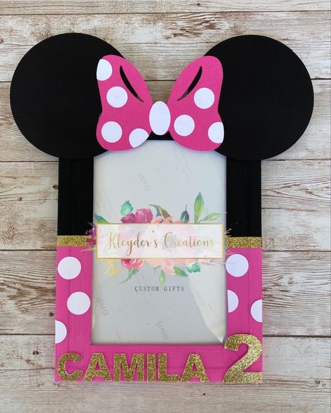 Mickey Mouse Picture Frame Diy, Minnie Mouse Picture Frame, Picture Frame Centerpiece Ideas Birthday, Minnie Mouse Centerpieces Ideas, Diy Minnie Mouse Decorations, Minnie Mouse Crafts, Minnie Mouse Photo Frame, Photobooth Frame Diy, Minnie Mouse Centerpieces