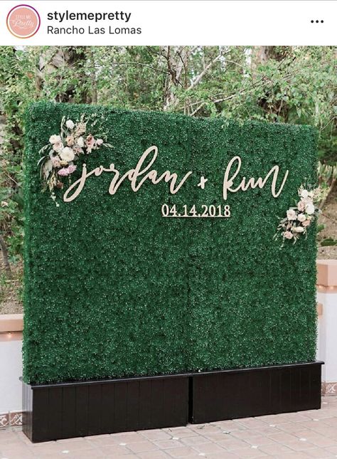 Boxwood Backdrop, Romantic Spring Wedding, Wedding California, Photo Backdrop Wedding, Flower Wall Wedding, Flowers And Greenery, Wedding Wall, Wedding Photo Booth, Wall Backdrops