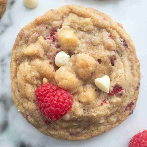 White Chocolate Macadamia Nut Cookies With Raspberry, White Chocolate Raspberry Macadamia Nut Cookies, White Macadamia Nut Cookies, Macadamia Nut Recipes, White Chocolate Cookie Recipes, Raspberry White Chocolate Cookies, Raspberry Cookie Recipes, Macadamia Nut Cookies Recipe, Raspberry Muffin Recipes