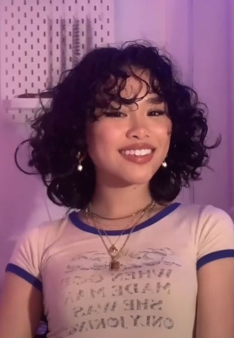 Messy Curly Hair Short, Curly Bob With Fringe Fine Hair, Jessiemaealonzo Hair, Round Short Curly Hair, 3a3b Curly Hair Short, Cute Short Haircuts Curly Hair, 3b Curly Hair Cuts Short, Short Curly Haircuts With Bangs Round Faces, Pretty Girl Aesthetic Curly Hair