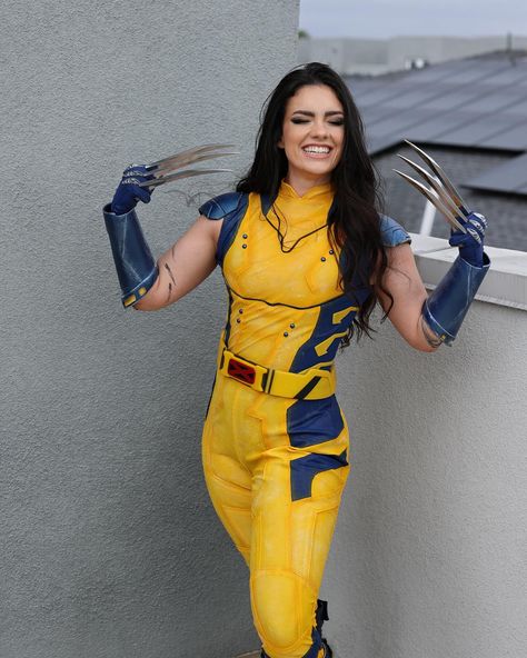 Wolvie Cosplay by @zoogirlq(costume not from #Takerlama) #wolverine #x23 #cosplay #xmen #xmen97 #cosplaygirl #wolverinecosplay #cosplayer #cosplayphoto #genderbendcosplay #cosplay Wolverine Halloween Costume, Gender Bend Cosplay, Marvel Halloween Costumes, Wolverine Costume, X Men Costumes, Easy Diy Halloween Costumes, Wolverine Cosplay, Xmen Cosplay, Deadpool Costume