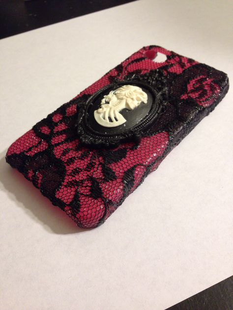 Lace Skull Lolita Cameo Iphone4S phone case! Www.etsy.com/shop/NeedlezNThreadz Vampire Phone Case, Goth Phone Case, Gothic Phone Case, Lace Phone Case, Junk Case, Diy Gothic, 2000s Goth, Lace Skull, Purple Gothic