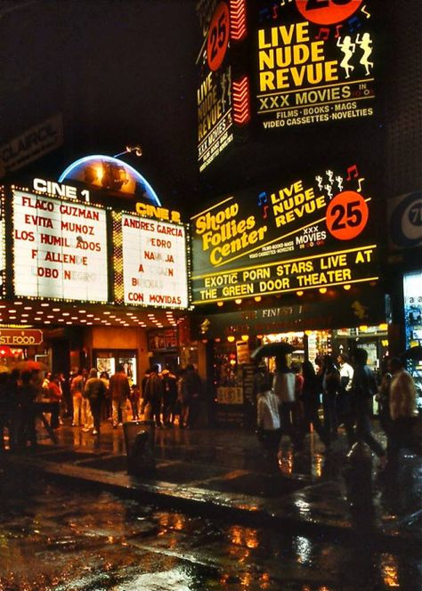 Photo by Stephen F. Harmon New York 1980 Aesthetic, 1980s Nyc, Nex York, Nyc Punk, Vintage Motel, Midnight Moon, 달력 디자인, Vintage Nyc, 42nd Street