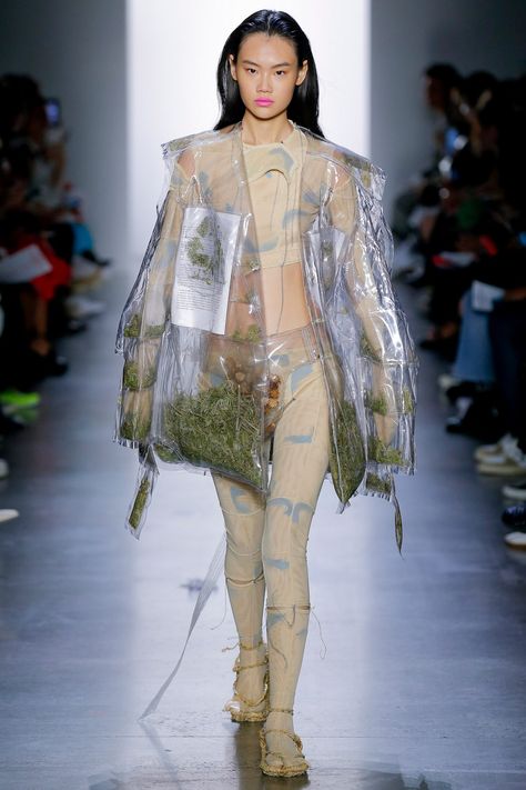 Eight eye-catching designs from Parsons 2019 graduate fashion show Fashion Designer Studio, Spring Studios, Graduation Style, Student Fashion, Fashion Details, New Yorker, New York Fashion Week, New York Fashion, Runway Fashion