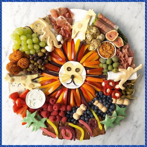 Animal Birthday Food Ideas, Lion King Fruit Platter, Safari Birthday Snack Ideas, Two Wild Birthday Party Snacks, Animal Themed Charcuterie Board, Safari Meat And Cheese Tray, Circus Charcuterie Board, Lion King Theme Food Ideas, Wild One Charcuterie Board