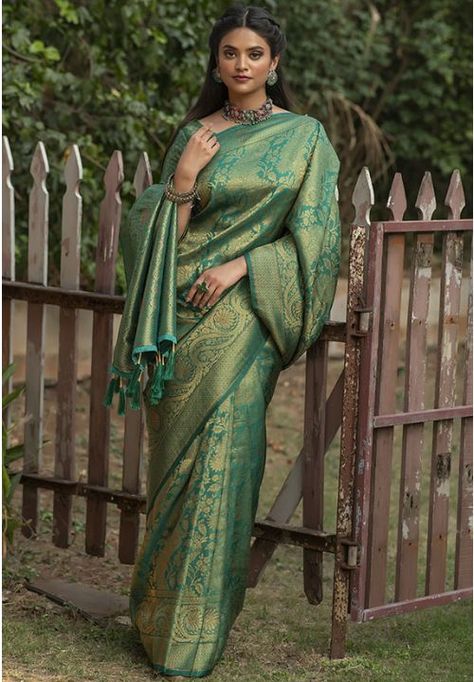 Rama Green Embellished Banarasi Silk Saree Saree Colors, Orang India, Latest Indian Saree, Indian Sarees Online, Wedding Saree Indian, Designer Sarees Online, Wedding Dress Trends, Silk Sarees Online, Traditional Sarees