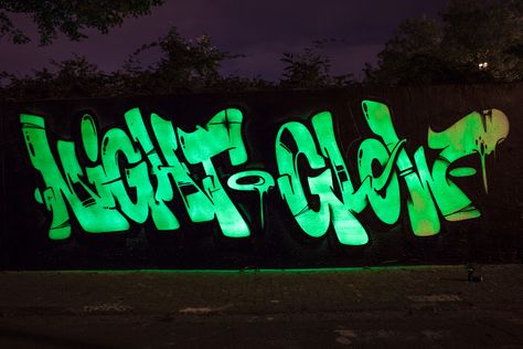 #8 Glow in the dark graffiti. In this woek used glow in the dark pain for wall In The Dark Pictures, Outdoor Spray Paint, Neon Spray Paint, Kids Mural, Brand Party, Graffiti Spray Paint, Art Camera, Akudama Drive, Glow Paint