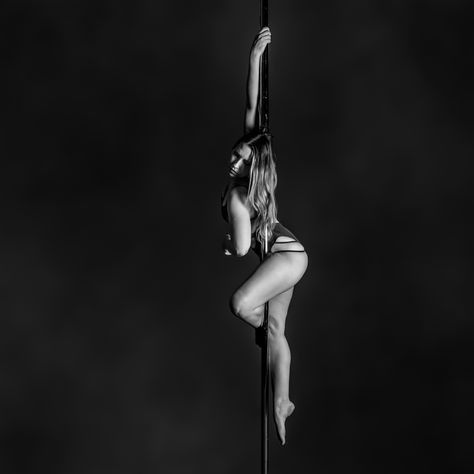 Ballerina Pole Dance, Burlesque Poses, Pole Photography, Pole Photoshoot, Pole Poses, Pole Sport, Dancer Lifestyle, Shooting Photo, Pole Dance