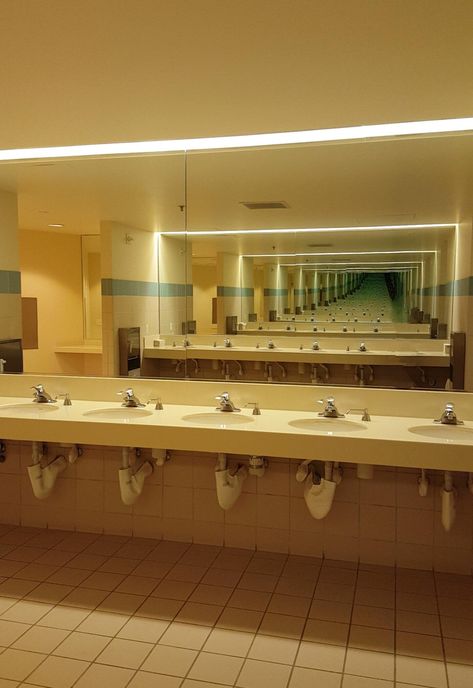 Dreams Core Aesthetic, Eerie Places, Dreamcore Aesthetic, School Bathroom, Weirdcore Aesthetic, Nostalgic Pictures, Public Bathrooms, Liminal Space, Dreamcore Weirdcore