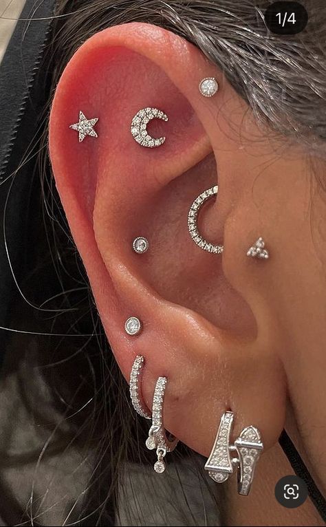 Really Pierced Ears, Lots Of Piercings Ears, Taurus Piercing, Flat Ear Piercing Jewelry, Pearcing In Ears, Pircing Ears Girl, Ear Piercings Inspo Baddie, Era Piercing, Piercings Oreja Aesthetic