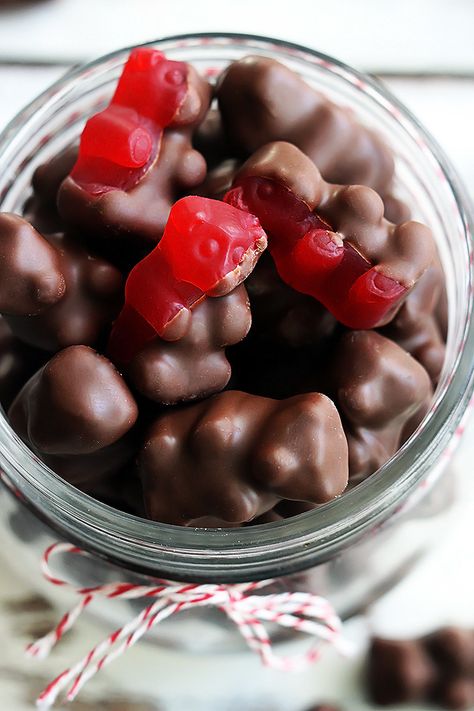 Chocolate Covered Gummy Bears, Cinnamon Bears, Bear Recipes, Homemade Candies, Chocolate Cinnamon, Creamy Chocolate, Chocolate Dipped, Homemade Chocolate, Gummy Bears