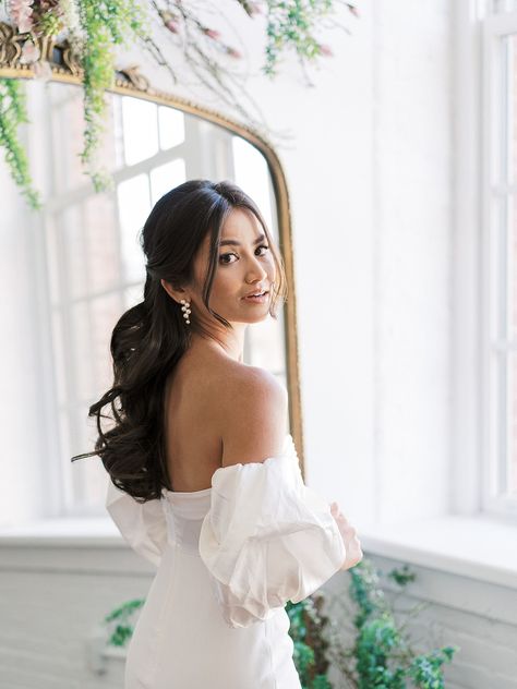 Bridal Hairstyle Inspiration - 3 Wedding Looks with Jennifer Behr - with love caila Bridal Hair Half Up, Bridal Hair Down, Wedding Hair Half, Romantic Wedding Hair, Bridal Hair Inspiration, Simple Hair, Hairstyle Inspiration, Long Hair Wedding Styles, Braut Make-up