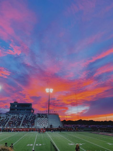 High School 90s Aesthetic, School Spirit Aesthetic, 90s High School Aesthetic, Friday Night Aesthetic, Friday Night Lights Aesthetic, American High School Aesthetic, Night Lights Aesthetic, Playlist Wallpaper, High School Goals