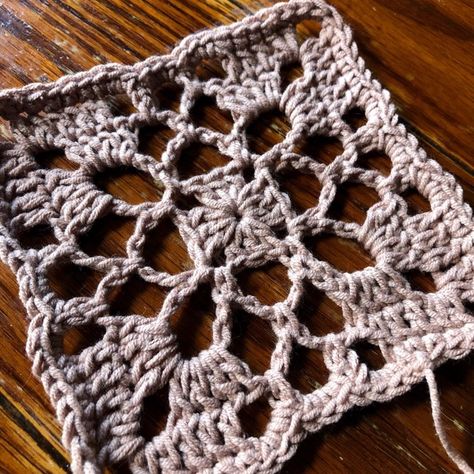 Crochet Motif: Tulip Tree Square - cypress|textiles Diy Laine, Crochet Blanket Diy, Tulip Tree, Crochet Feather, Crochet Motif Patterns, Crochet Triangle, Crochet Blocks, Crochet Square Patterns, Crochet Motifs