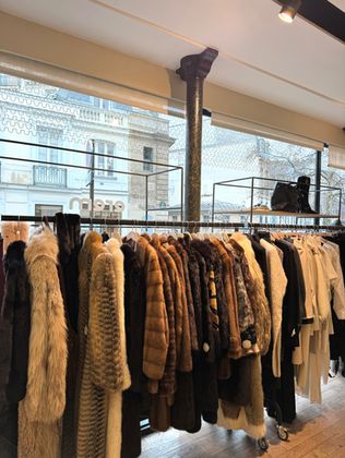 11 Must Visit Vintage Stores to Save for Your next Trip to Paris Thrift Shops In Paris, Vintage Shop Paris, Best Vintage Shops Paris, Paris Vintage Stores, Paris Shopping Luxury Street, Stores In Paris, Vintage Fur Jacket, Fur Coat Outfit, Vintage Stores