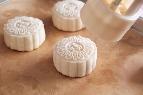 Snowskin Mooncake (冰皮月饼) - Southeast Asian Recipes - Nyonya Cooking Snowskin Mooncake, Natural Food Dye, Mooncake Recipe, Texture Skin, Traditional Cakes, Best Meat, Singapore Malaysia, Asian Desserts, Mooncake