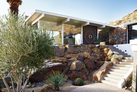 Spring Architecture, Mid Century Modern Architecture, Mid Century Modern Exterior, Palm Springs House, Midcentury House, Palm Springs Home, Mid Century Homes, Brazilian Style, Midcentury Home