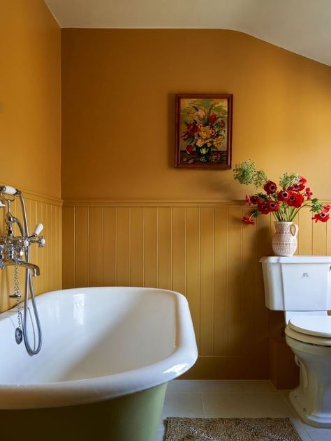 Yeabridge Green, Victorian Bathroom Accessories, Funky Bathroom, Bold Kitchen, Victorian Bathroom, Cottage Bathroom, Yellow Bathrooms, Victorian Home, Bathroom Inspiration Decor