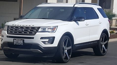 2017 ford explorer 24 s rims oxnard cal 2017 Ford Explorer, Luxury Cars Range Rover, Built Ford Tough, Ford Explorer, Ford Trucks, Whips, Range Rover, Cars And Motorcycles, Luxury Cars