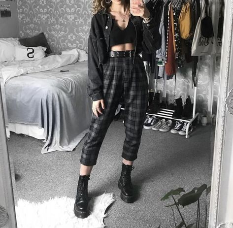 Edgy Grunge Outfits, Grunge Style Outfits, Edgy Fashion Outfits, Looks Country, Street Style Grunge, Fashion Bottoms, Grunge Look, Tumblr Outfits, Alt Fashion