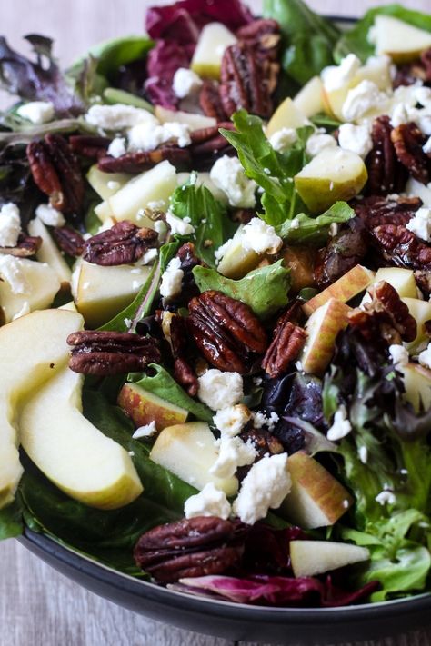 Salad With Goat Cheese, Thanksgiving Salad, Slender Kitchen, Pecan Salad, Lemon Vinaigrette, Apple Salad, Perfect Thanksgiving, Lettuce Salad, Goat Cheese Salad