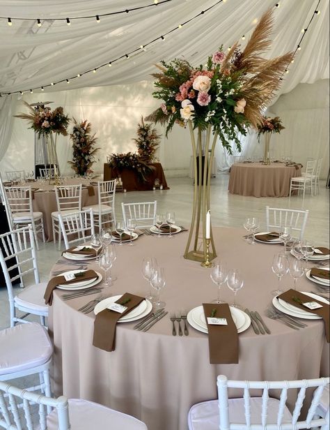 Brown Table Setting, Brown Wedding Themes, Peach Wedding Decorations, Boho Wedding Colors, Bride Groom Table, Rose Gold Wedding Decor, Pink Wedding Decorations, Wedding Hall Decorations, Tall Wedding Centerpieces