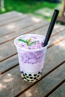 Taro Powder, Purple Desert, Taro Bubble Tea, Taro Boba, Bubble Tea Flavors, Making Smoothies, Bubble Drink, Bubble Tea Recipe, Photo Purple