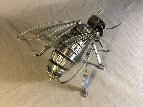 Metal Bugs Art, Steampunk Beetle, Bee Wire Sculpture, 3d Bug Sculpture, Metal Insects Sculptures, Insect Wire Sculpture, Cutlery Art, Steampunk Artwork, Drawings Photography