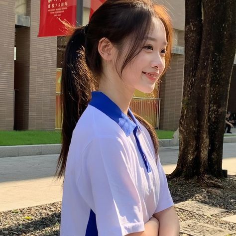 Chinese High School, School Uniform Girl, Aesthetic Profile Picture Cartoon Soft, High School Uniform, Korean Aesthetic, School Looks, Find You, Pretty Selfies, Hairstyles For School