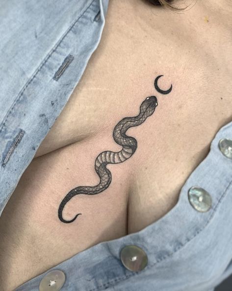 Snake And Dagger Tattoo, Small Tattoos Ideas, Traditional Snake Tattoo, Small Snake Tattoo, Cobra Tattoo, Small Snake, Small Chest Tattoos, Flower Thigh Tattoos, Small Butterfly Tattoo