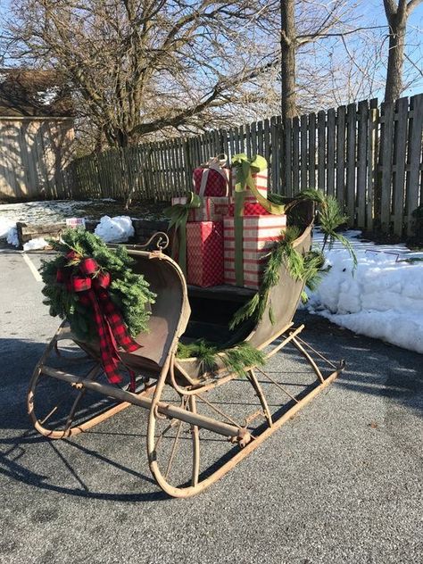 Sleigh Decorations, Sleigh Decor, Christmas Sleigh Decorations, Christmas Session, Christmas Sled, Farm Christmas, Sleigh Rides, Christmas Photo Booth, Festival Of Trees