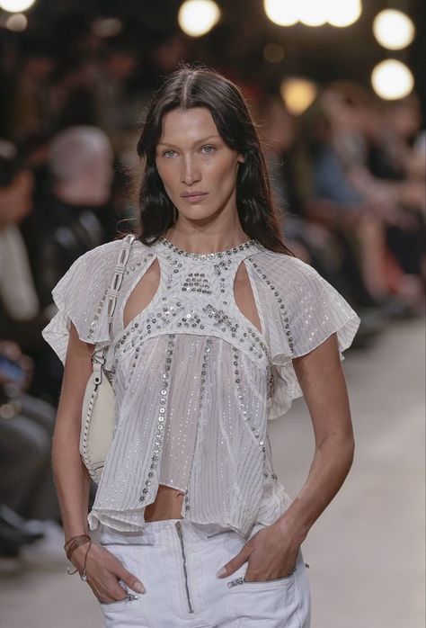 Bella Hadid Runway, Isabel Marant Style, Tom Ford Gucci, Love Someone, Claudia Schiffer, Spring Summer 2023, Stockholm Fashion, Naomi Campbell, Mode Inspo