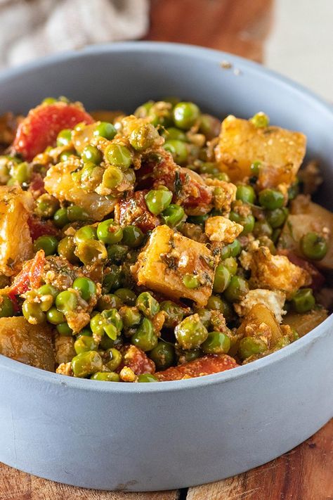 Meals With Peas, Vegan Peas Recipe, Peas Recipes, Carrot Recipe, Sweet Peas, Peas Recipe, Healthy Vegetarian Dinner, Easy Vegetarian Dinner, New Potato