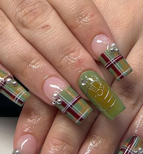 Short Plaid Nails, Artsy Acrylic Nails, Funky Nails Square, Brown Nail Designs Acrylic, Ongles Y2k, Fall Plaid Nail Designs, 2000s Inspired Nails, Plaid Nails Fall, Green Plaid Nails