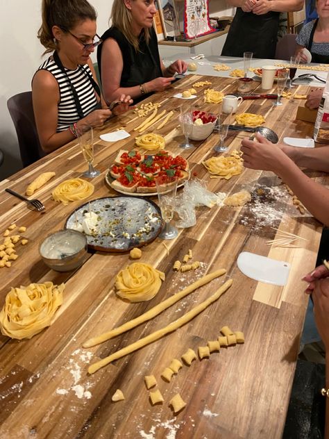 Make Your Own Pasta Party, Homemade Pasta Making Party, Pasta Making Party, Cooking Party Ideas, Pasta From Scratch, Pasta Table, Making Pasta From Scratch, Pasta Night Party Ideas, Cooking Party